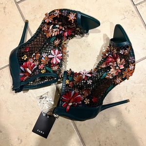 NWT Zara flowers and green leather netted heeled booties sz 9